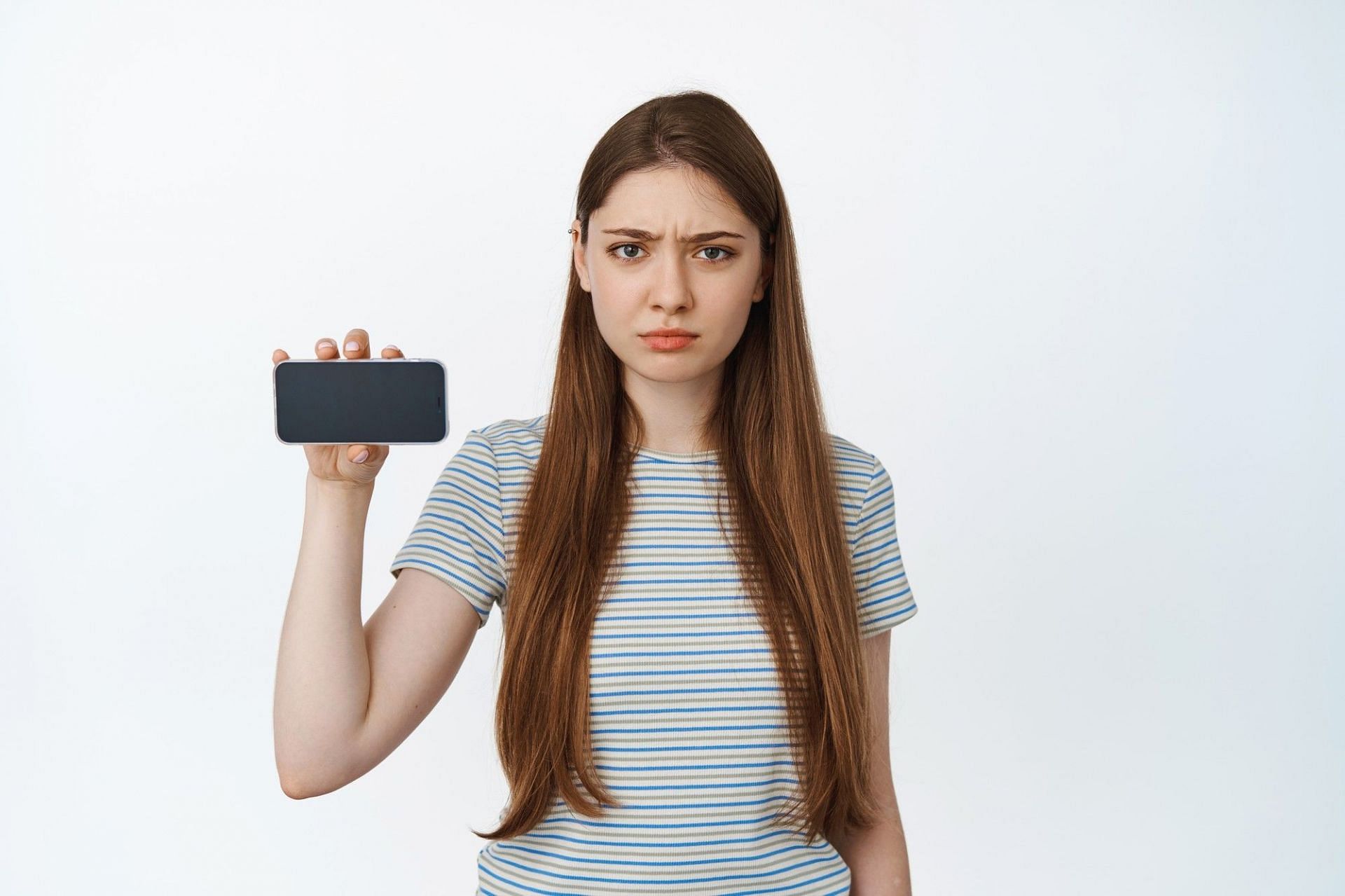 Are you suffering from low battery anxiety? (Image by cookie_studio on Freepik)